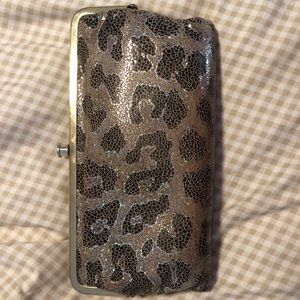 HOBO wallet with magnets